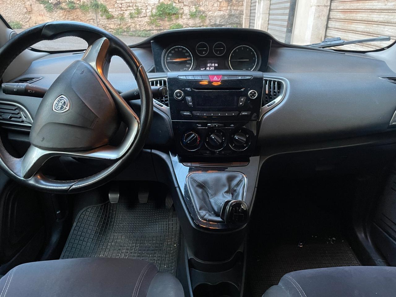 Lancia Ypsilon 1.3 MJT 75 CV Passion AUTOMATICO