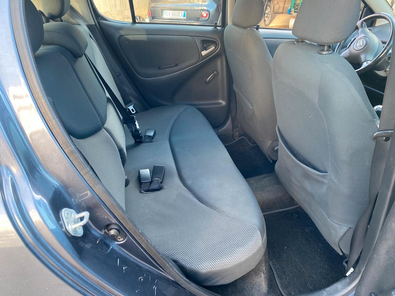 Toyota Yaris 1.3 benz 5 porte economica 2006