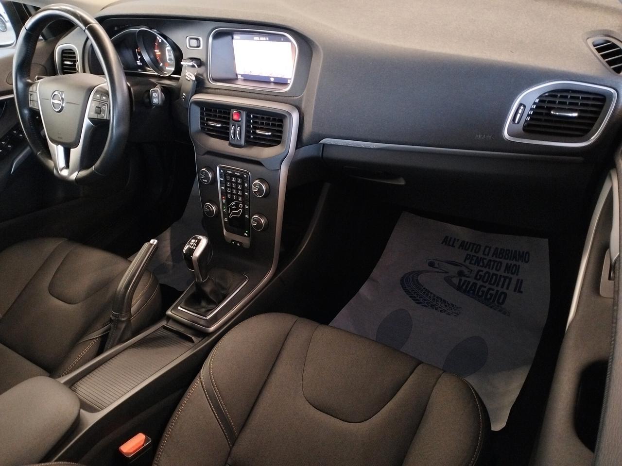 Volvo V40 Cross Country D2 Business Plus - NEOPATENTATI