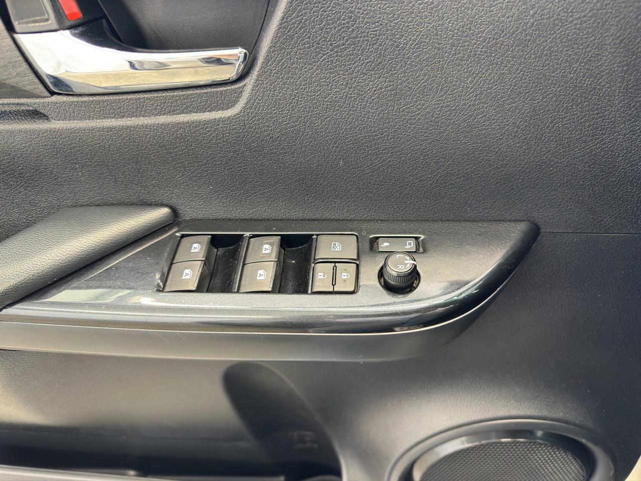 Toyota Hilux 2.8 d double cab Invincible 4wd auto