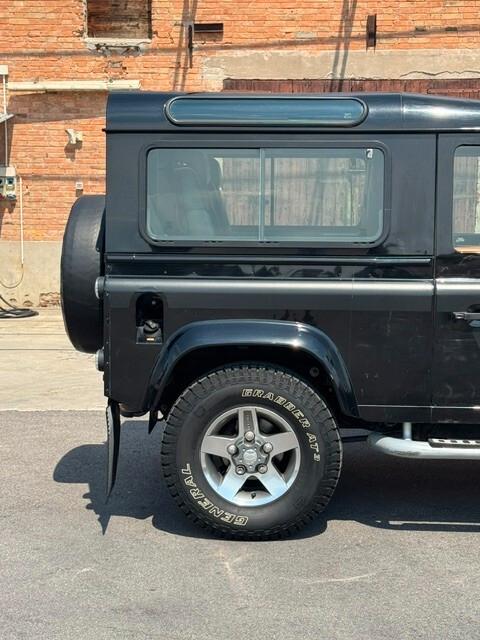 Land Rover Defender SVX 60 Anniversario