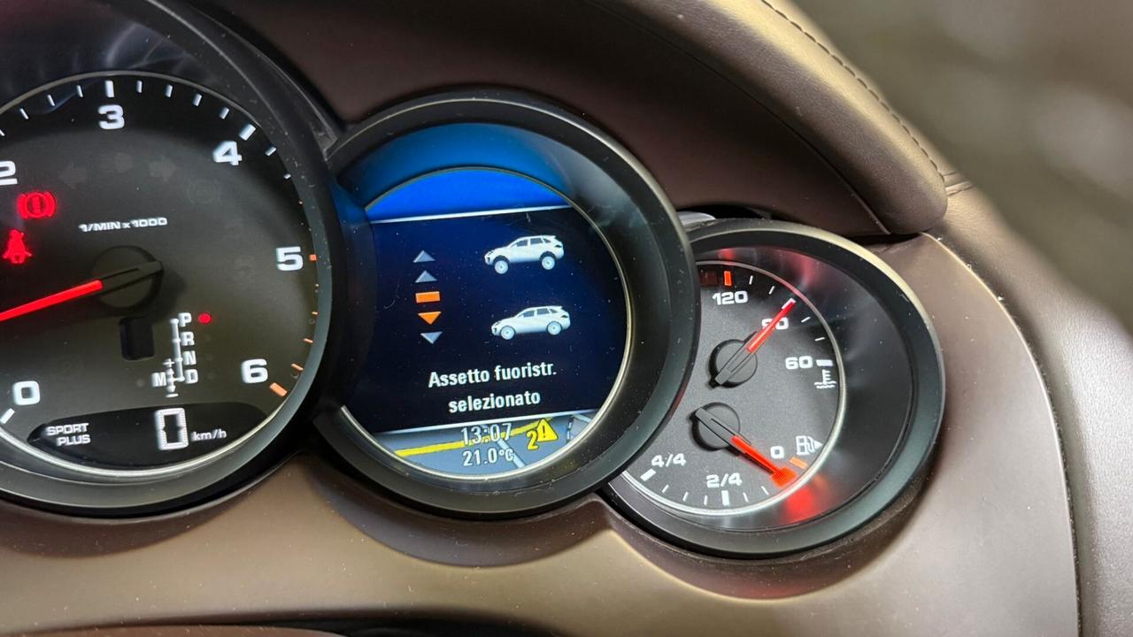 PORSCHE CAYENNE 3.0 DIESEL 2016 PLATINUM EDITION