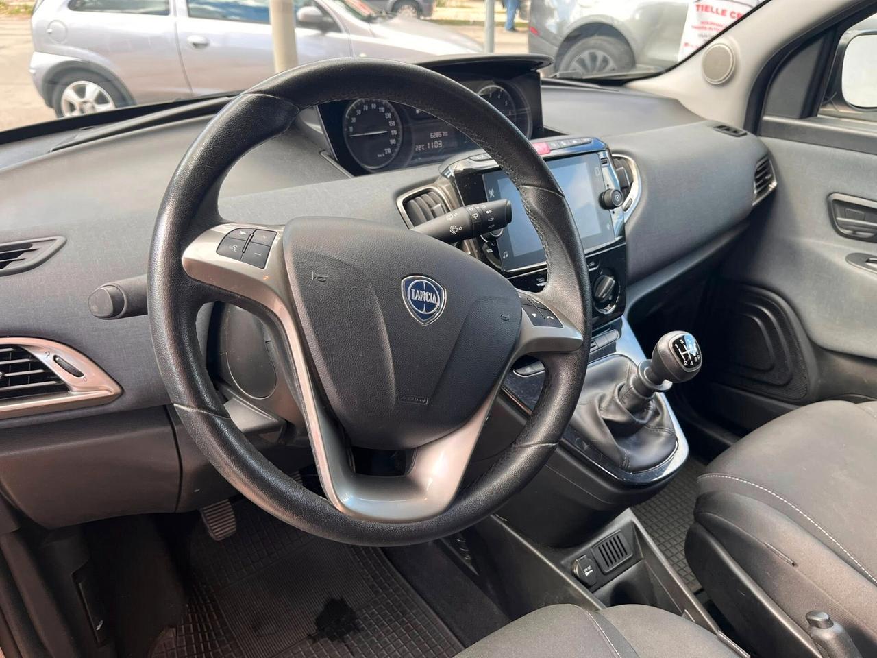 Lancia Ypsilon 1.0 FireFly 5 porte S&S Hybrid Ecochic Gold