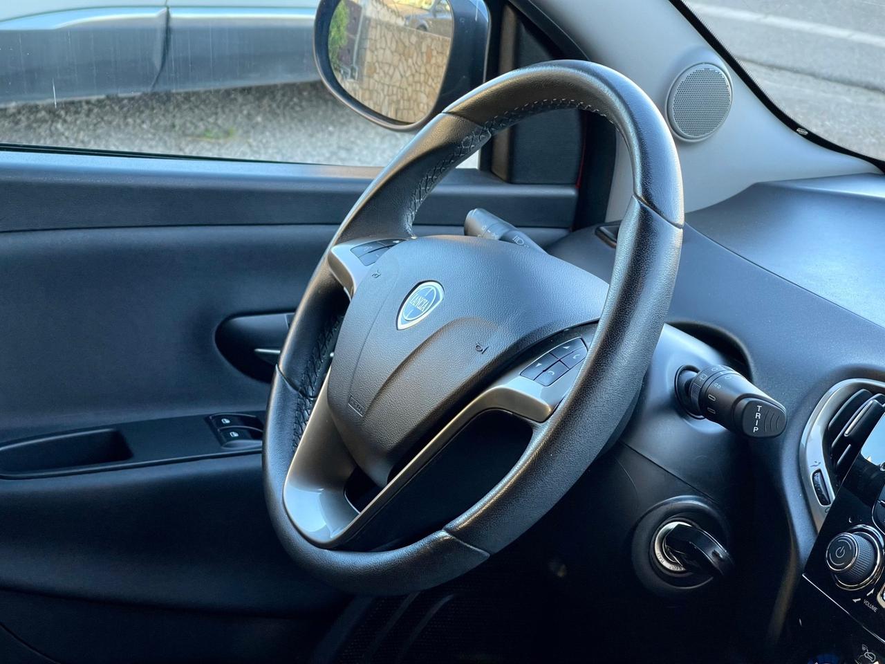 Lancia Ypsilon 1.2 69 CV 5 porte S&S Gold