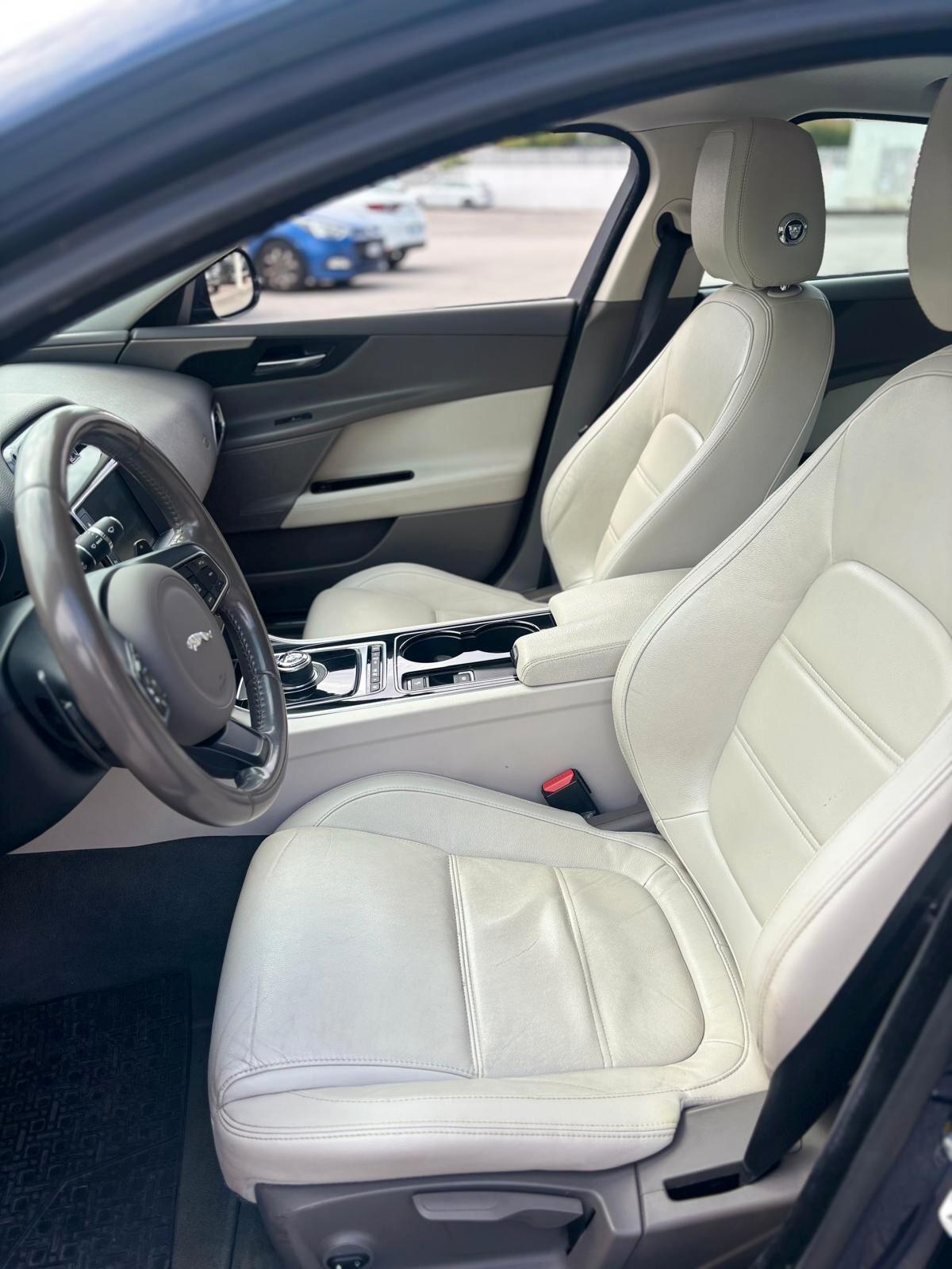 Jaguar XE 2.0 D Turbo 180CV aut. Prestige Business Edition