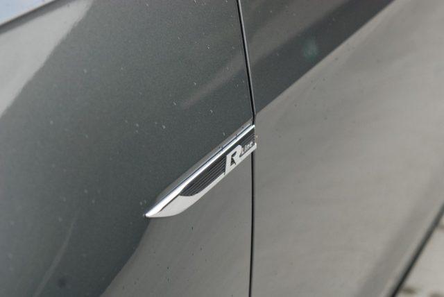 VOLKSWAGEN Golf 2.0 TDI R-Line LED Navi DAB+ ACC 18" ParkAssist