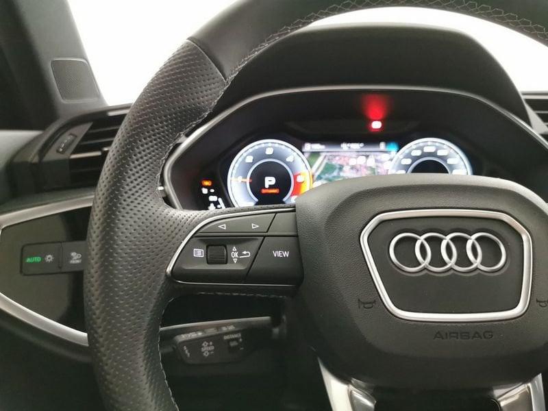 Audi Q3 Sportback 35 2.0 tdi Identity Black s-tronic