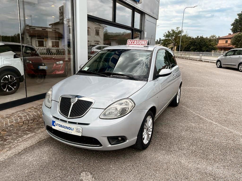 Lancia Ypsilon ORO 1.3 MJT 75 CV NEOPATENTATI