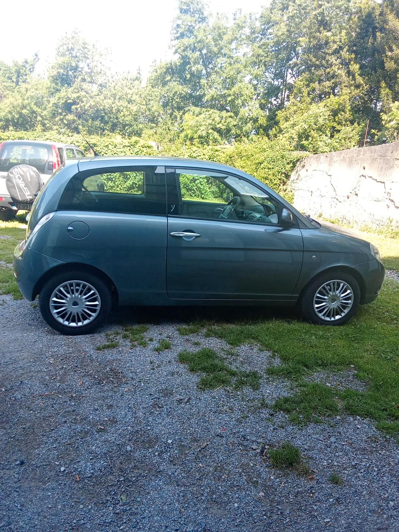Lancia Ypsilon 1242 oro