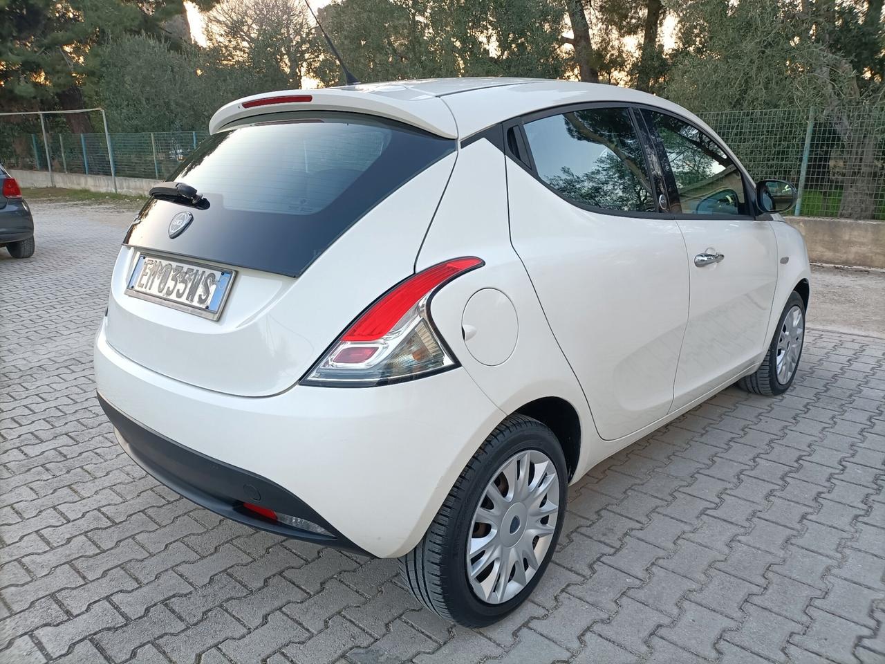 Lancia Ypsilon 1.2 69 CV 5 porte GPL Ecochic Gold