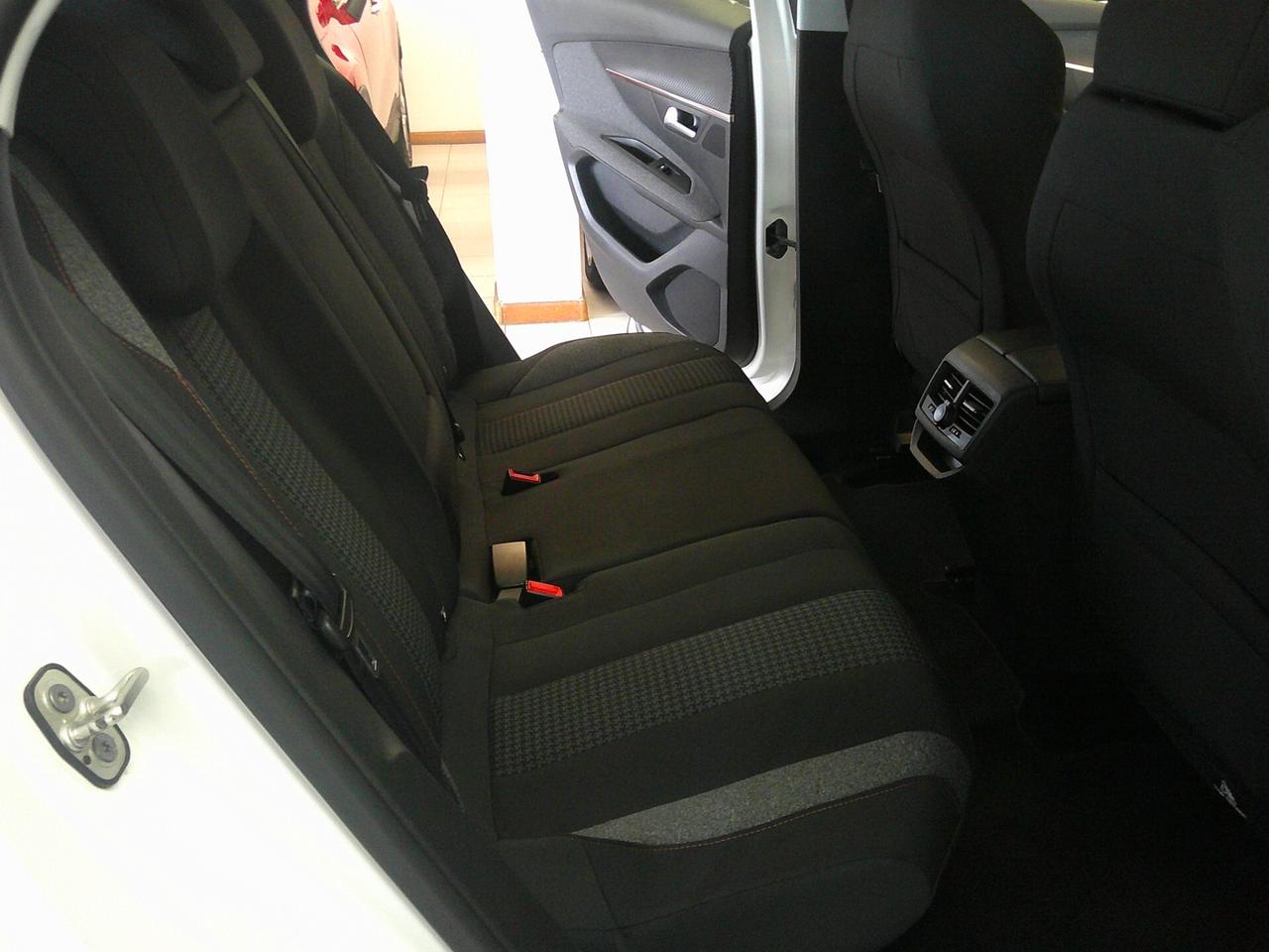 Peugeot 3008 BlueHDi 130 S&S Business