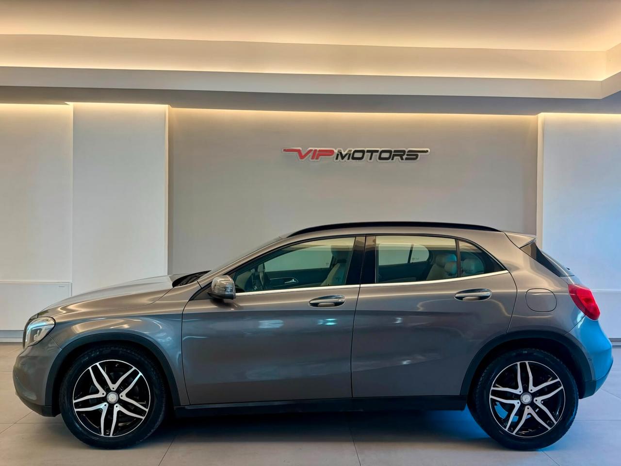 MERCEDES GLA 200 D PREMIUM FULL OPTIONAL RESTYLING