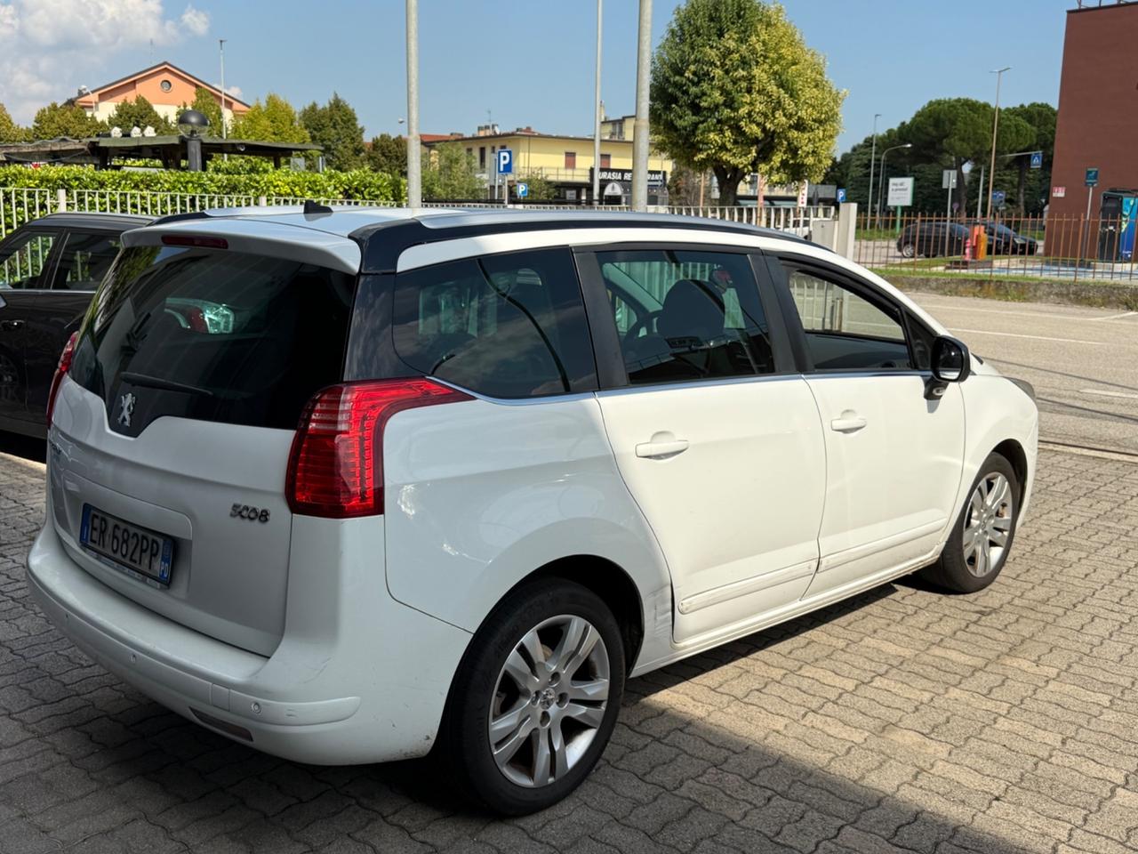 Peugeot 5008 Cielo Panorama 1.6 HDi 115CV Allure