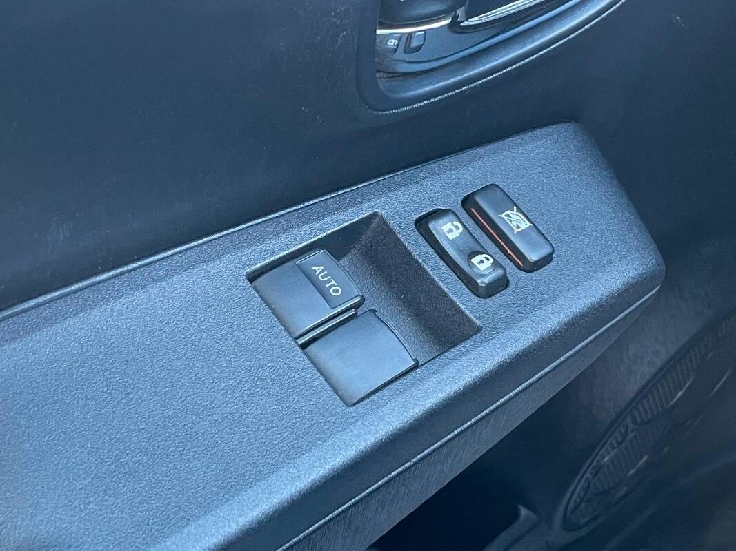 Toyota Yaris 1.4 d-4d 5p con TETTO PANORAMICO E NAVI