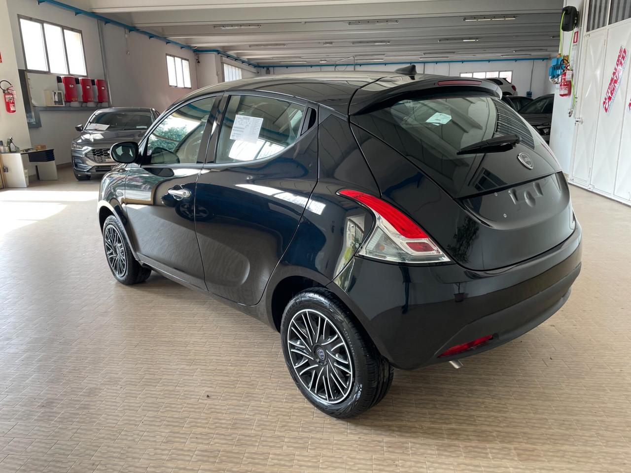 Lancia Ypsilon 1.0 FireFly 5 porte S&S Hybrid Oro