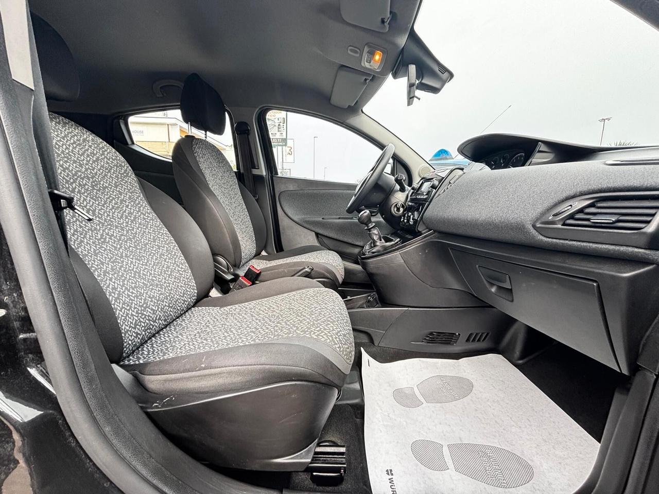 Lancia Ypsilon 1.0 FireFly 5 porte S&S Hybrid Gold