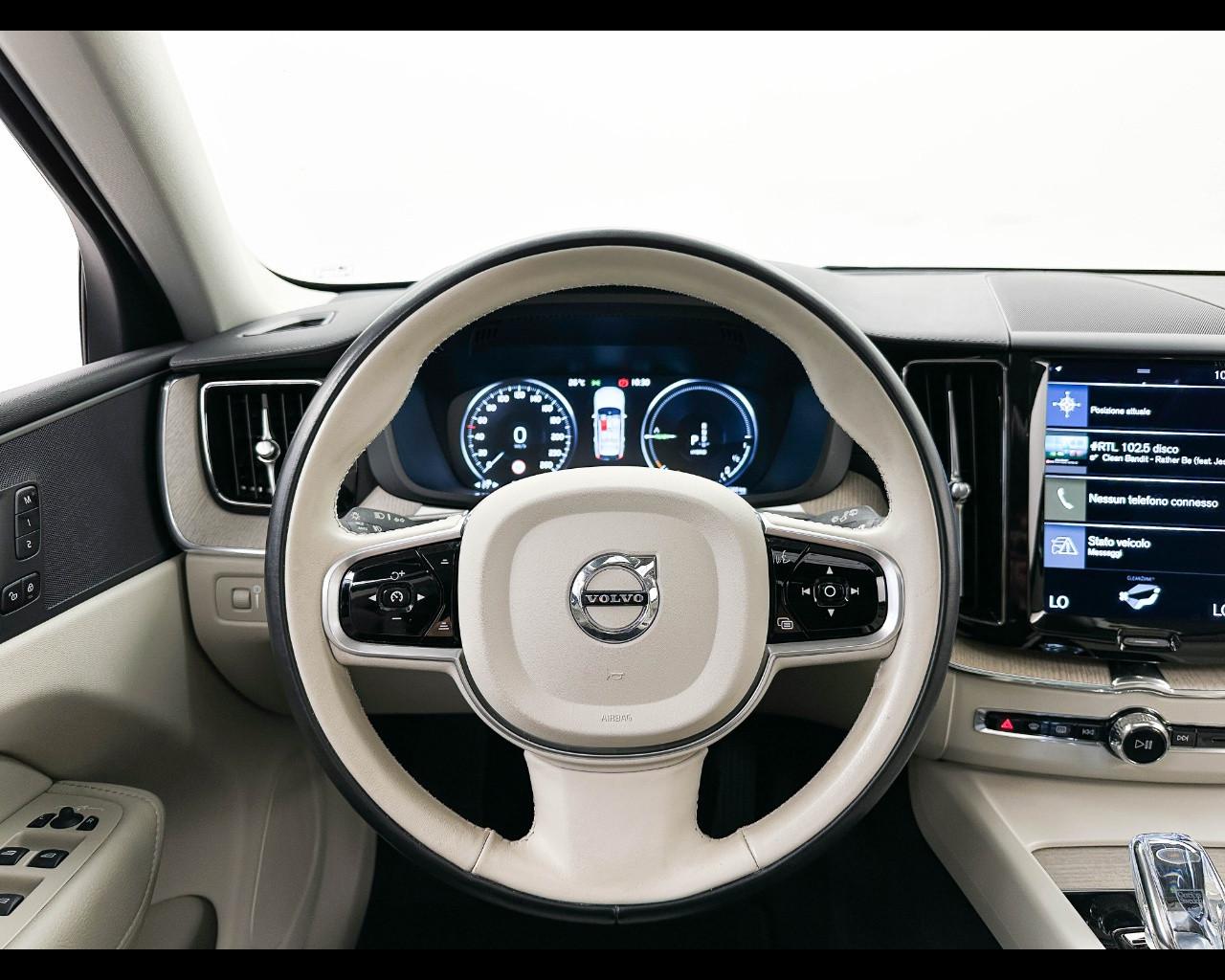 VOLVO XC60 (2017-->) - XC60 T6 Recharge Plug-in Hybrid AWD Inscription