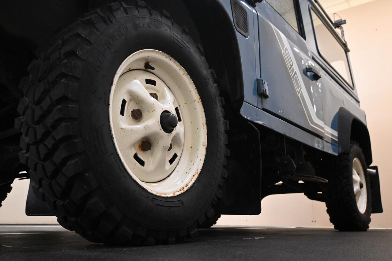 LAND ROVER Defender 90 turbodiesel Hard-top