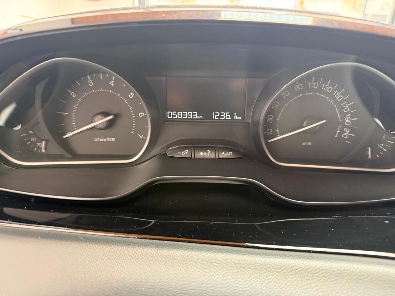 Peugeot 208 PureTech 82 5 porte Allure