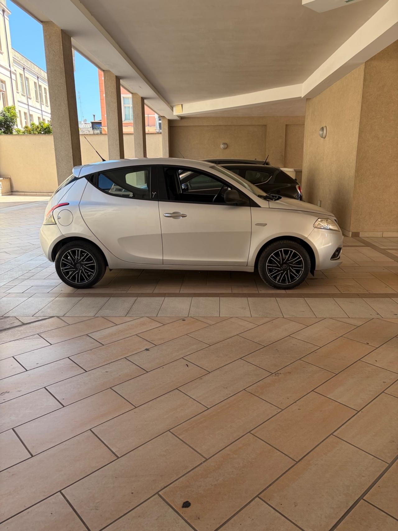 Lancia Ypsilon 1.2 69 CV 5 porte Platinum