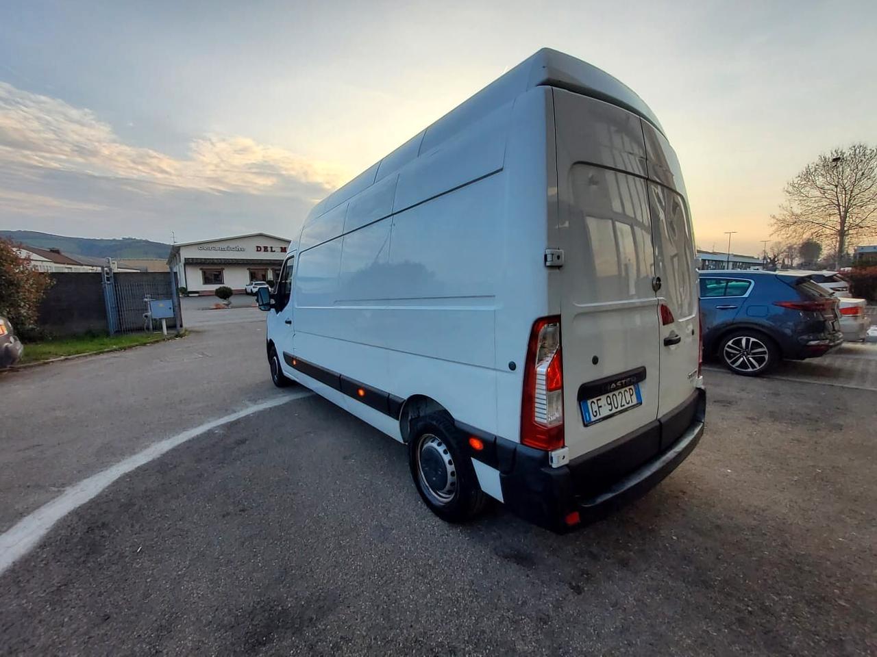 Renault Master T35 2.3 dCi 135