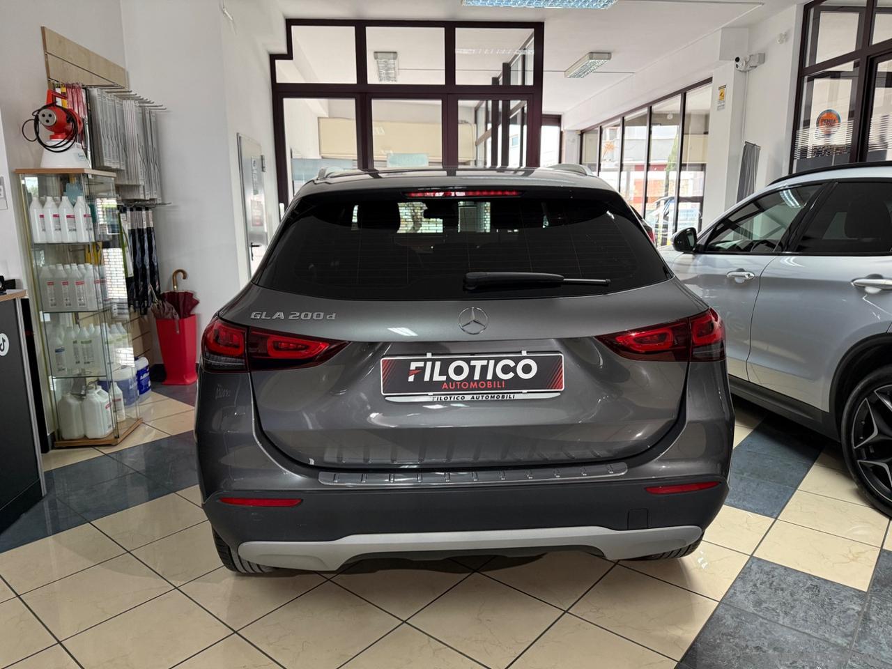 MERCEDES-BENZ GLA 200 d Automatic Sport FARI FULL LED - CARPLAY
