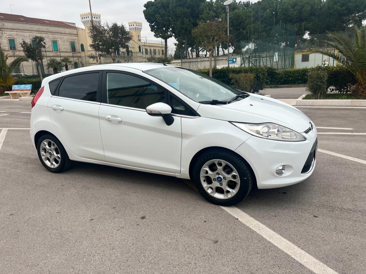 Ford Fiesta 1.4 TDCi 70CV 5 porte Titanium