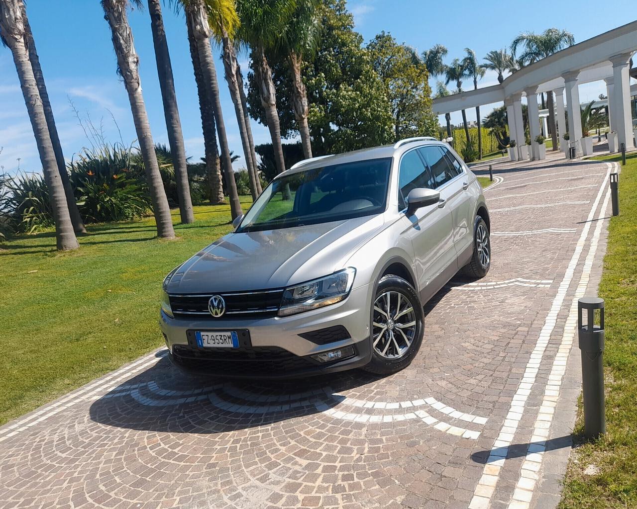 Volkswagen Tiguan 2.0 TDi DSG *FULL OPT* daVETRINA