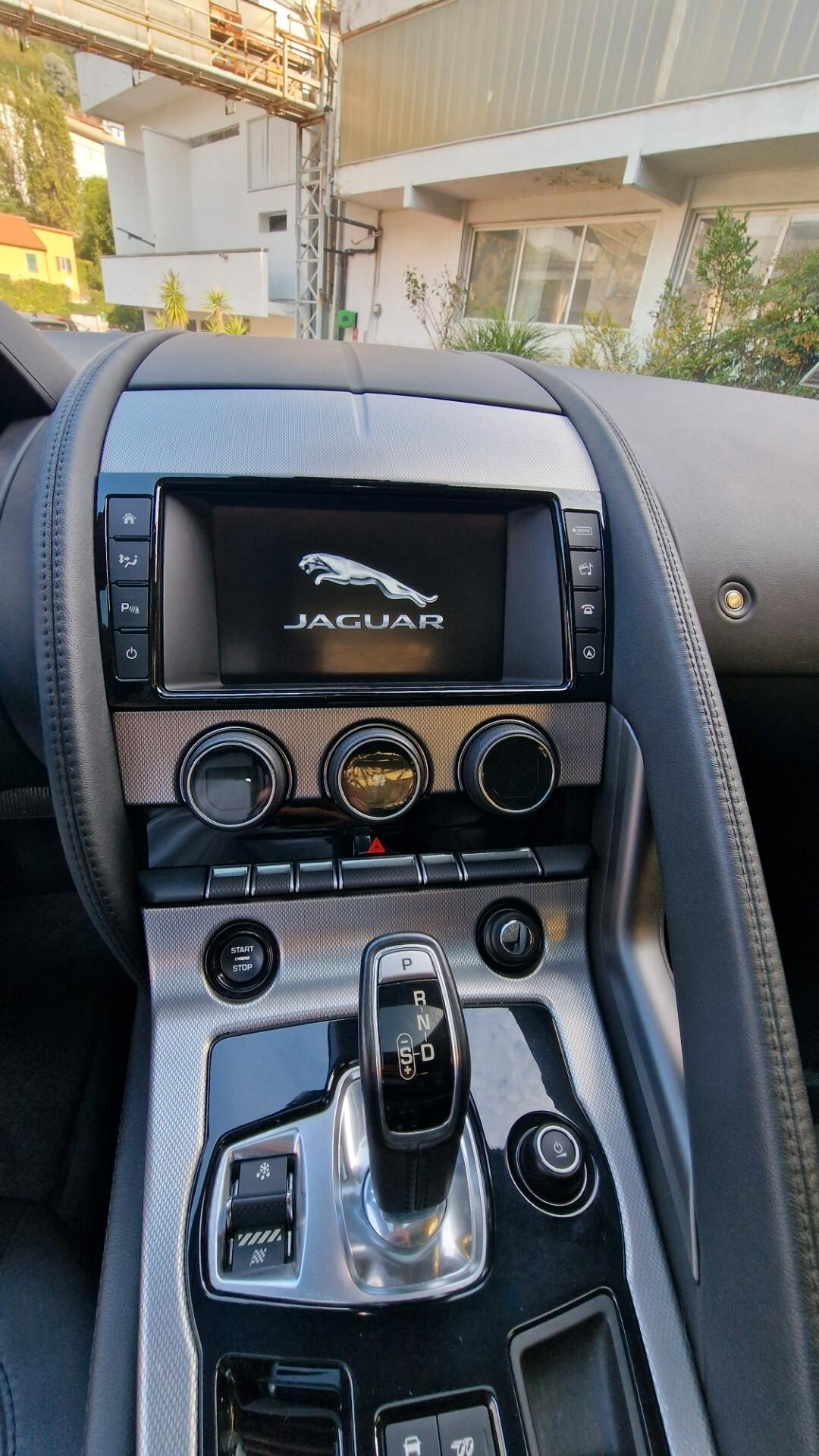 Jaguar F-Type 340 CV