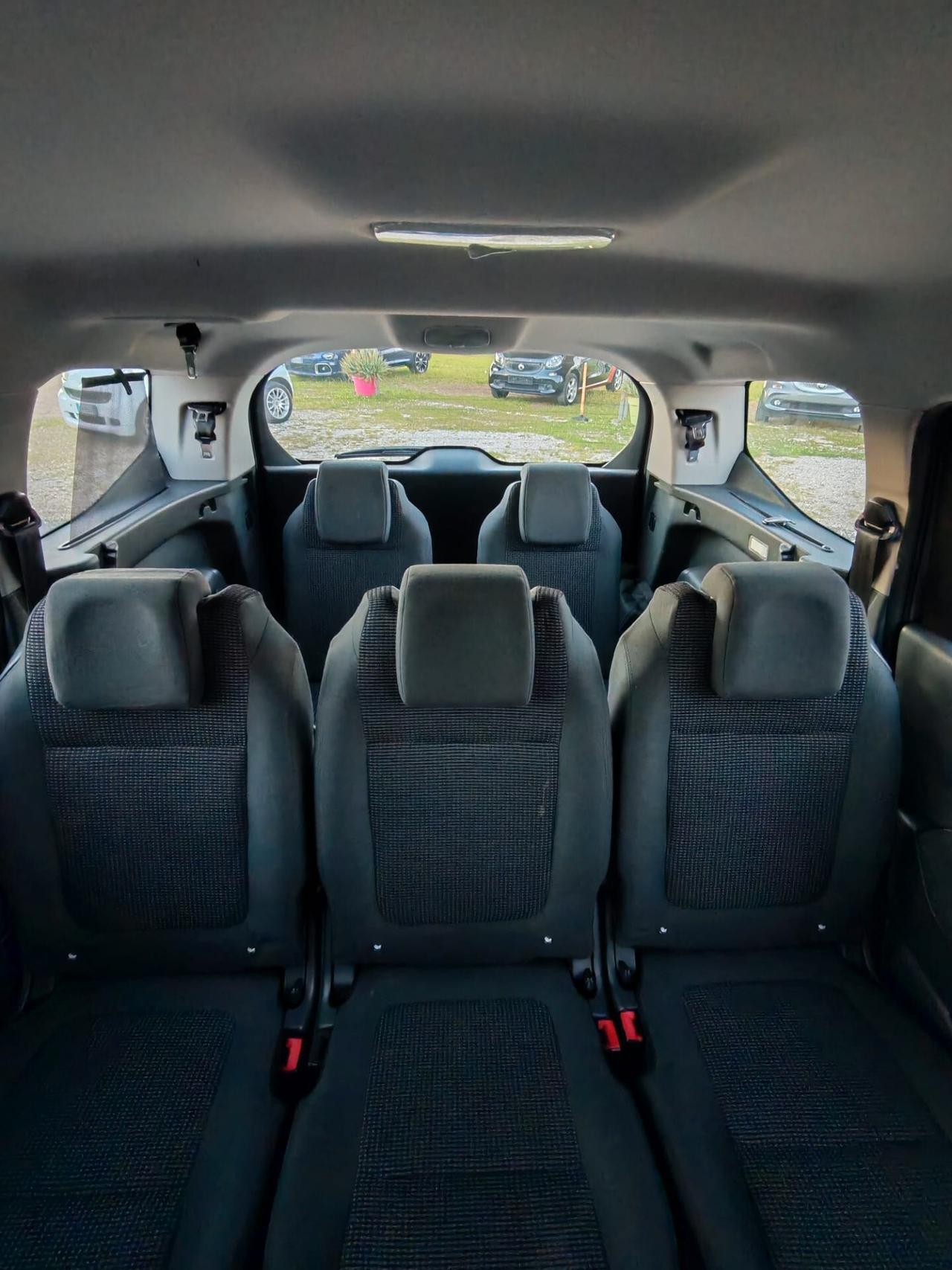 Peugeot 5008 1.6 HDi 115CV Allure