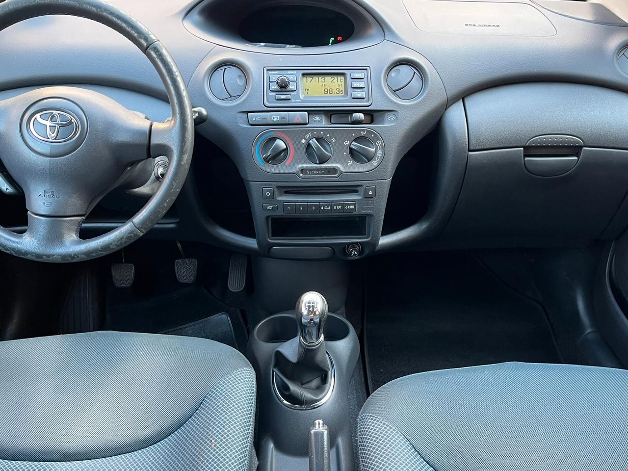Toyota Yaris 1.0i 16V cat 5 porte Sol