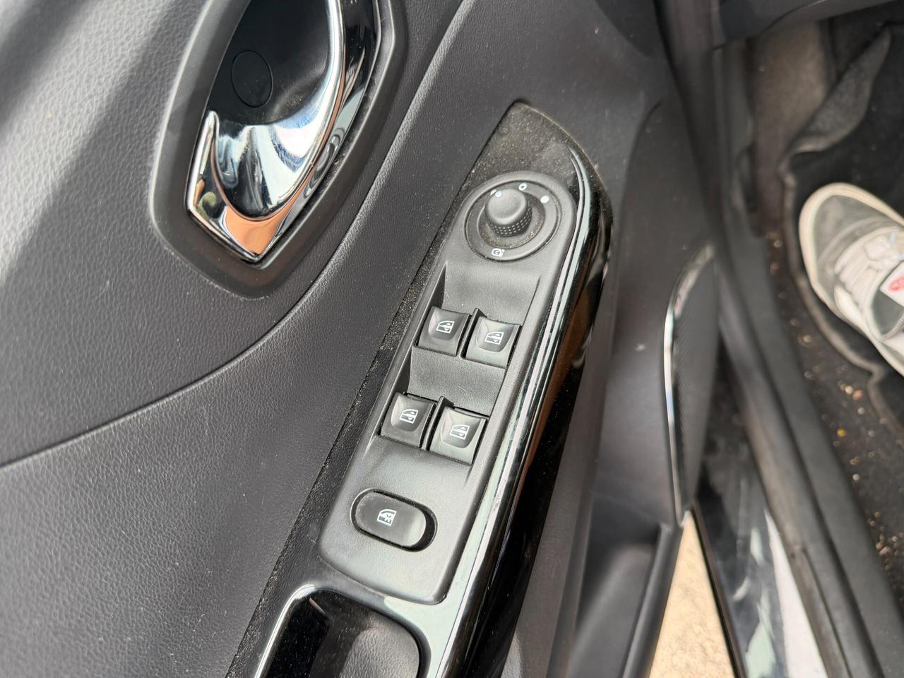 RENAULT CAPTUR 2016 1.5 DIESEL AUTOM 90 CV *MARCIANTE