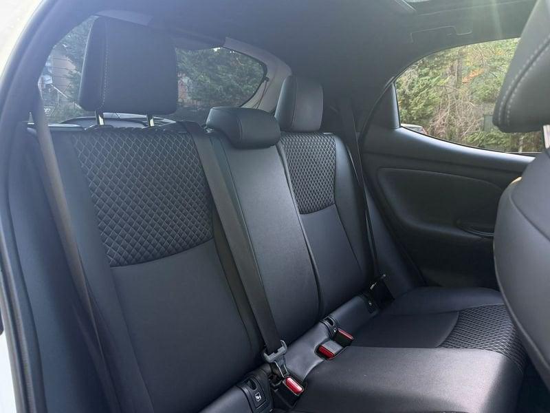 Toyota Yaris Yaris 1.5h Lounge “TETTO PANORAMA “