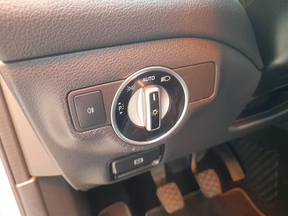 MERCEDES GLA 180 D SPORT