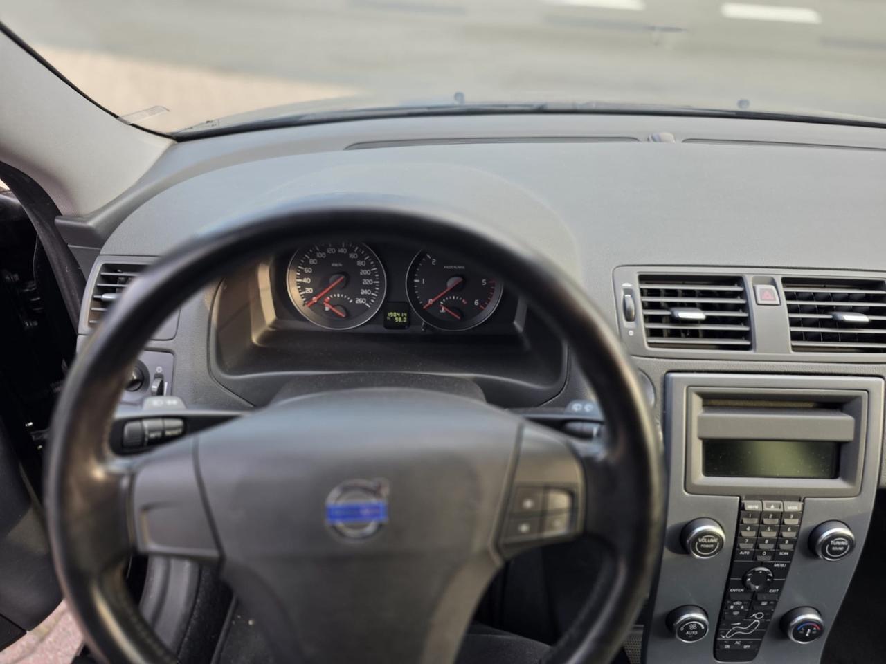 Volvo V50 D2 R-design