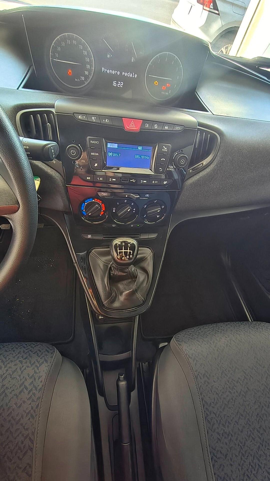 Lancia Ypsilon 1.0 FireFly 5 porte S&S Hybrid Silver Plus