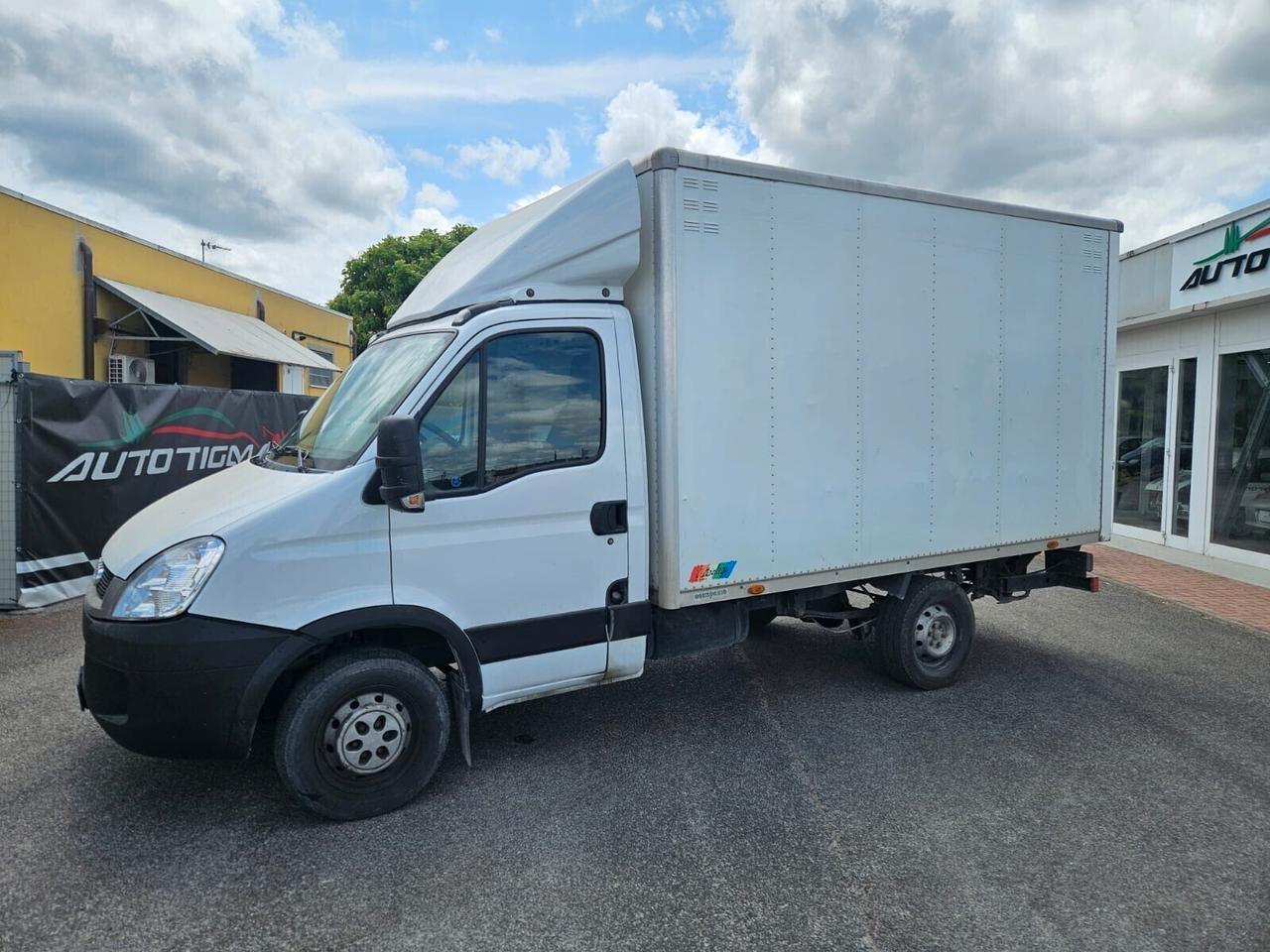 IVECO OMNICAR CON SPONDA POSTERIORE CARICATRICE PREZZO PIU IVA
