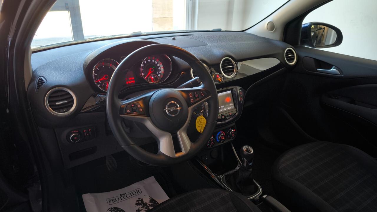 Opel Adam 1.2 70 CV Slam