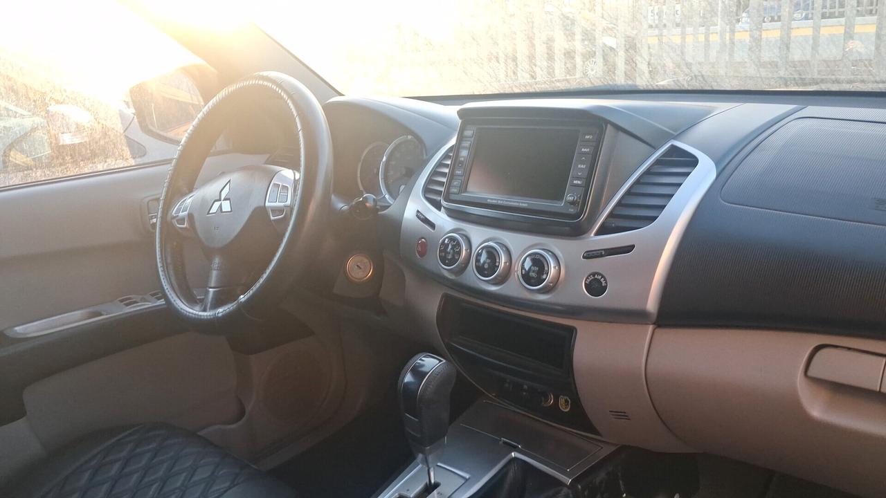 MITSUBISHI L200 D/C Worrior 2.500 DI-D 178cv A/T