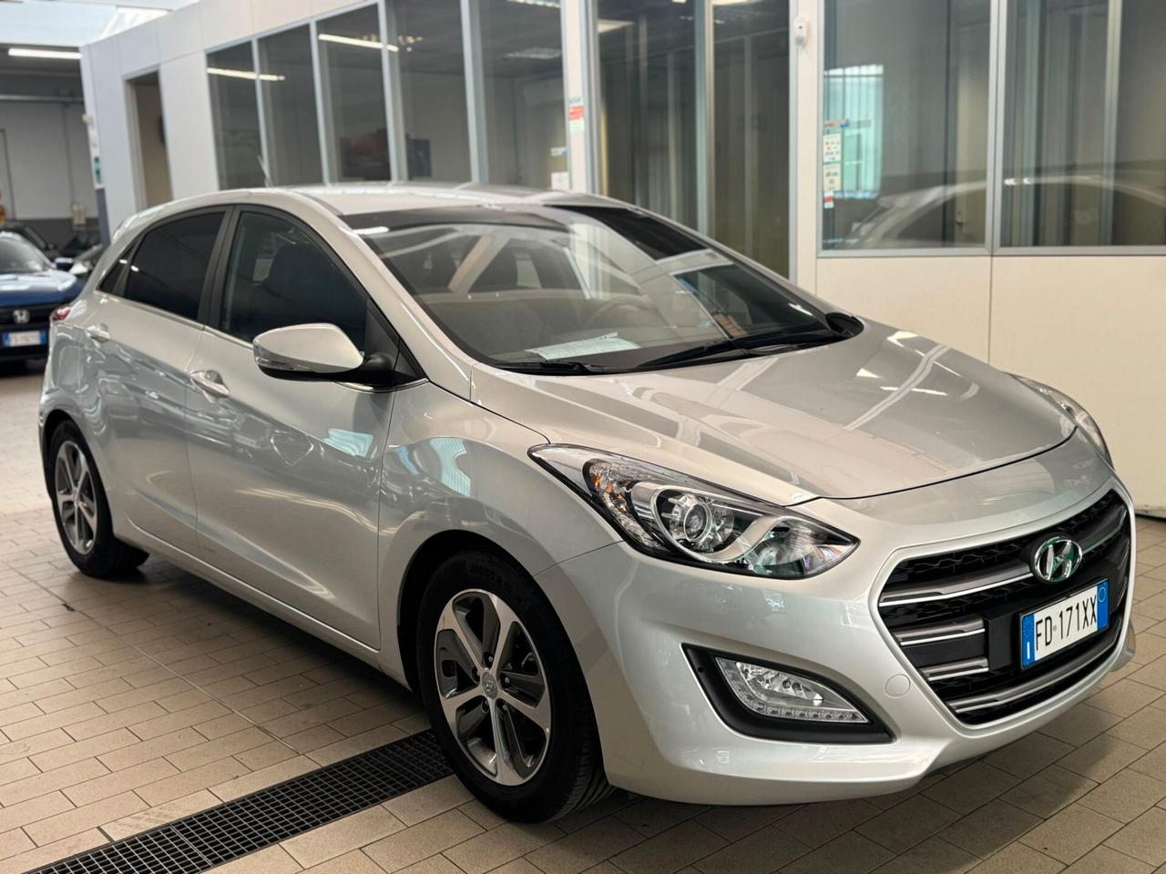 Hyundai i30 1.4 5p. Classic PREZZO REALE!! UNICO PROPRIETARIO!! SEMPRE TAGLIANDATA IN CASA MADRE!! SOLO 16.000 KM!!