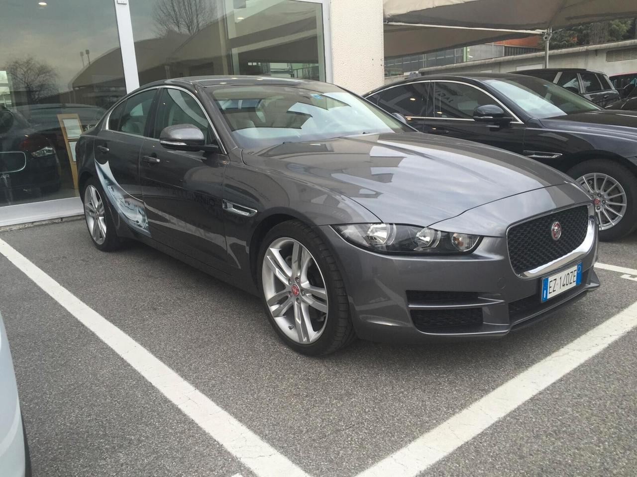JAGUAR XE 2,0 180CV- AUTOMATICA-EURO 6- MOTORE NUOVO