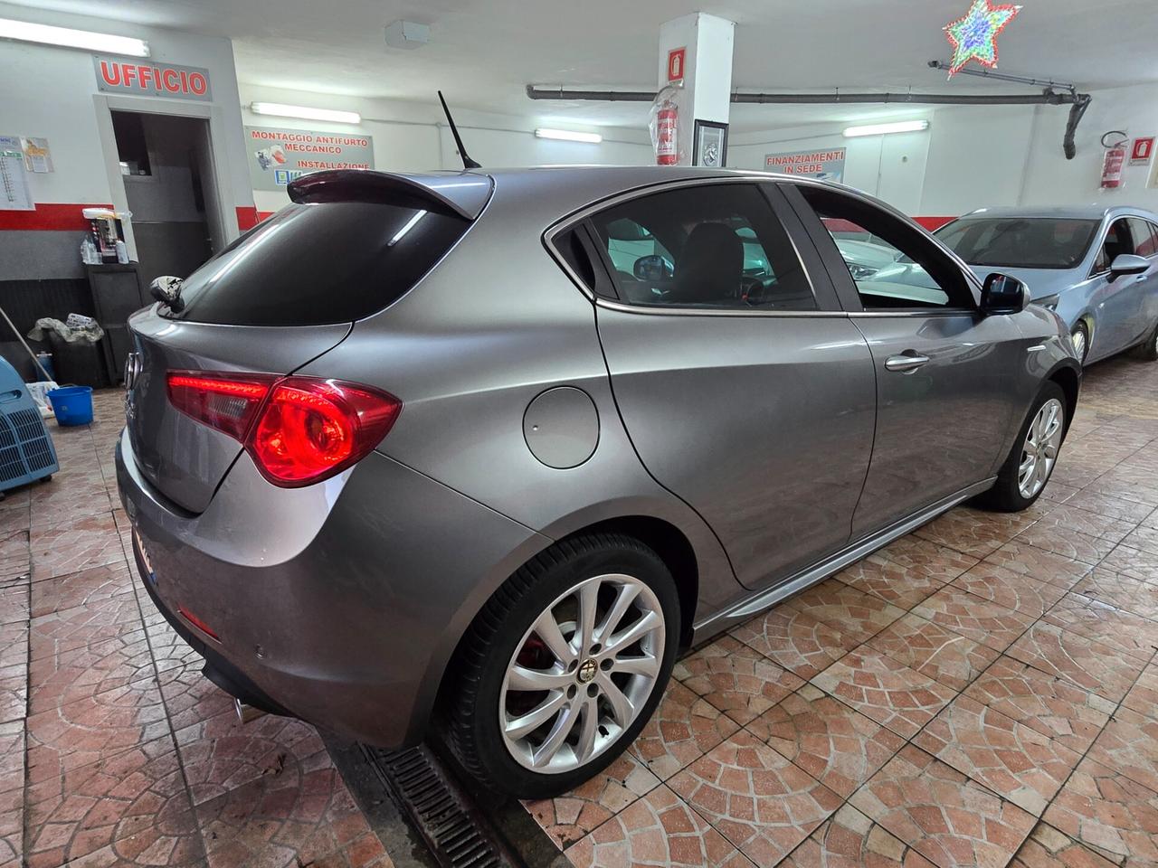 ALFA GIULETTA EXCLUSIVE 170CV DA VETRINA