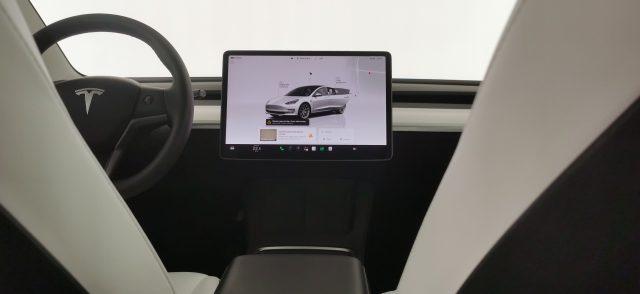 TESLA Model 3 RWD