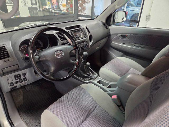 TOYOTA Hilux 2.5 D-4D 4WD Extra Cab UNICOPROPIETARIO