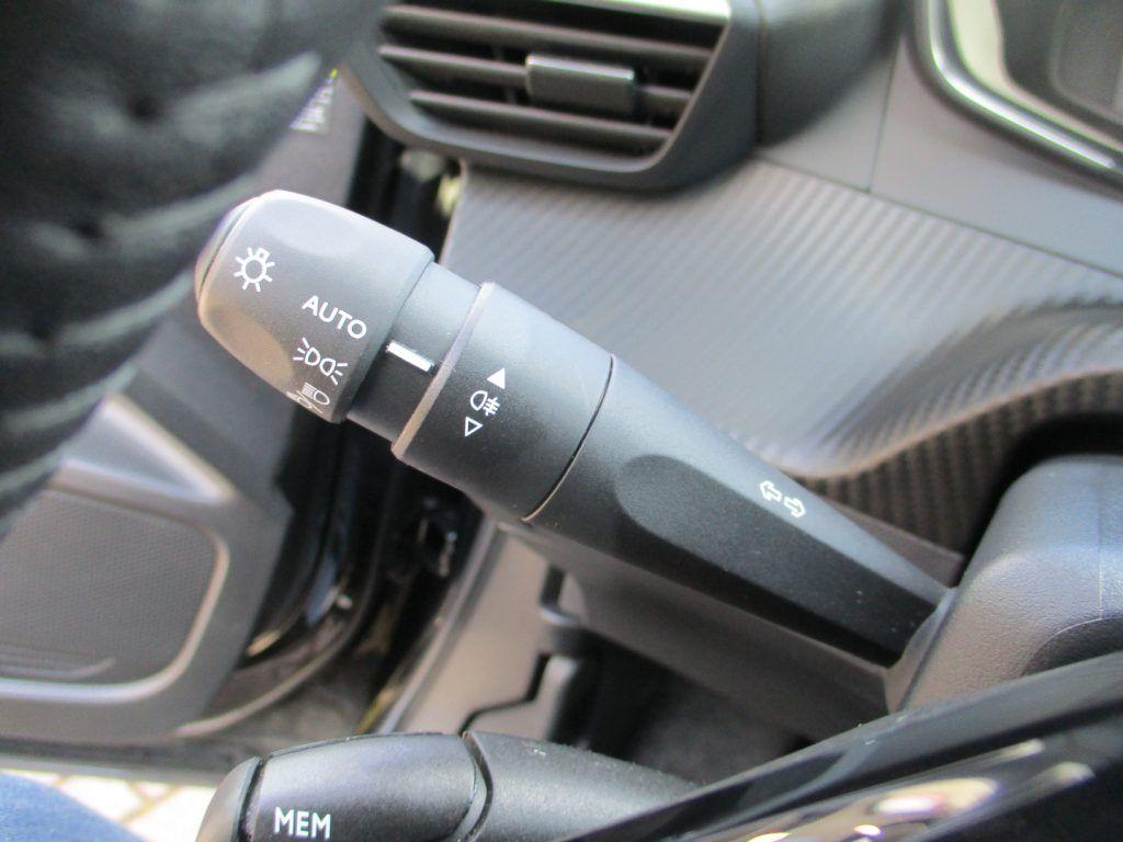 Peugeot 2008 PureTech 100 S&S Allure CarPlay/Led/Navi