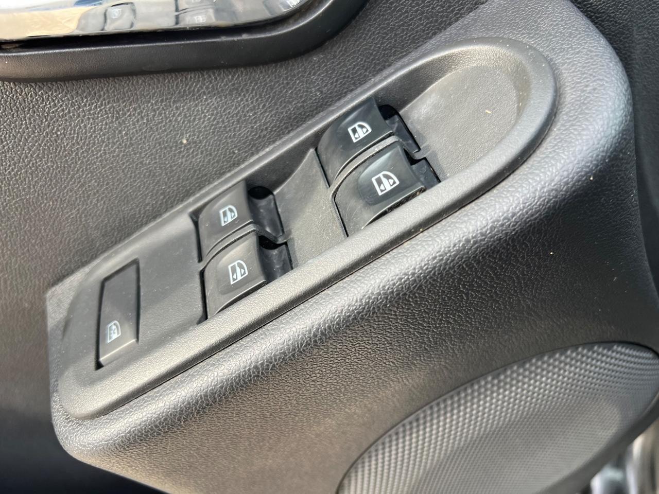 Dacia Duster 1.6 Benzina Lauréate PERMUTE RATE GARANZIA