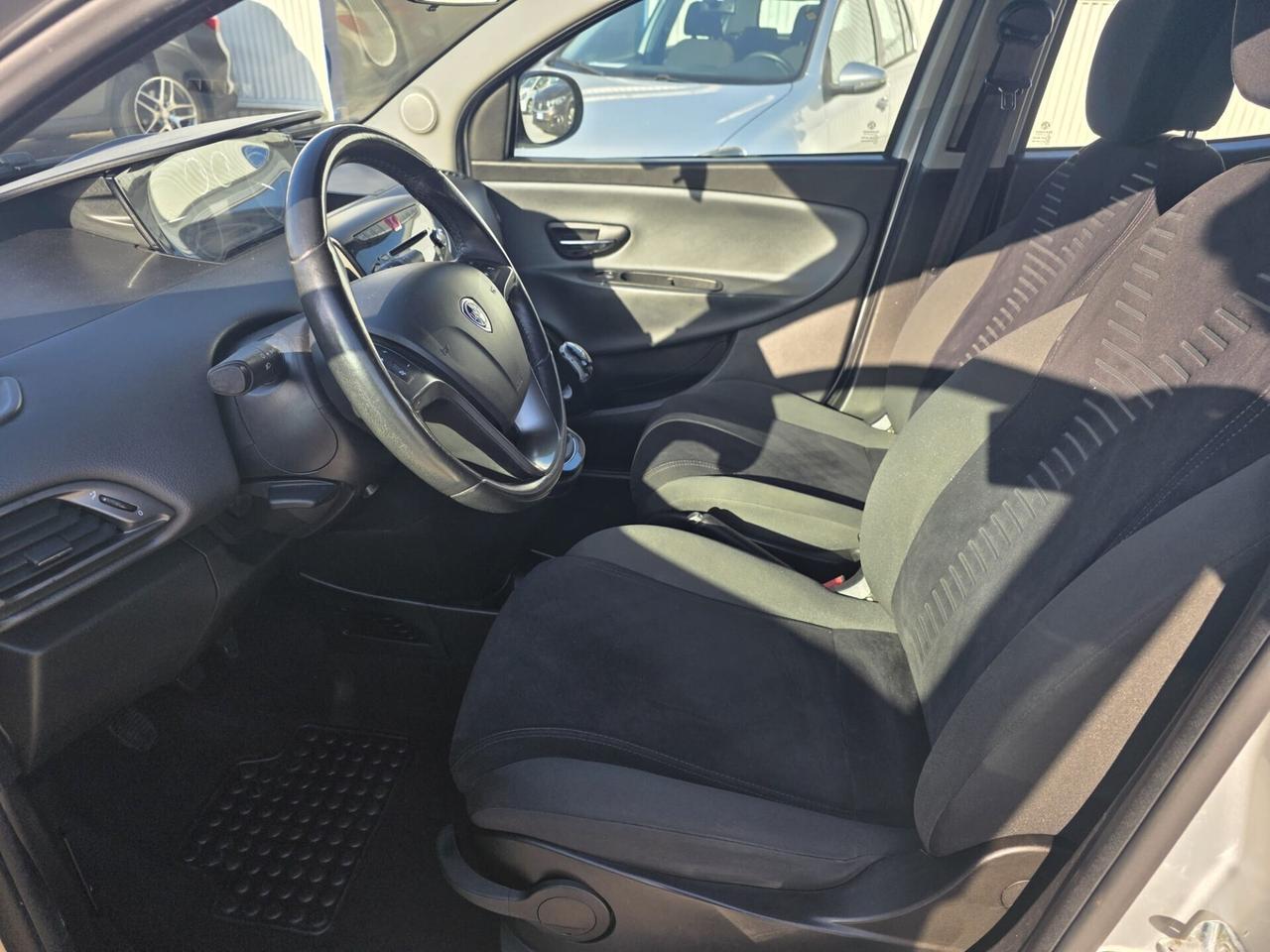 Lancia Ypsilon 1.2 69 CV 5 porte S&S Gold