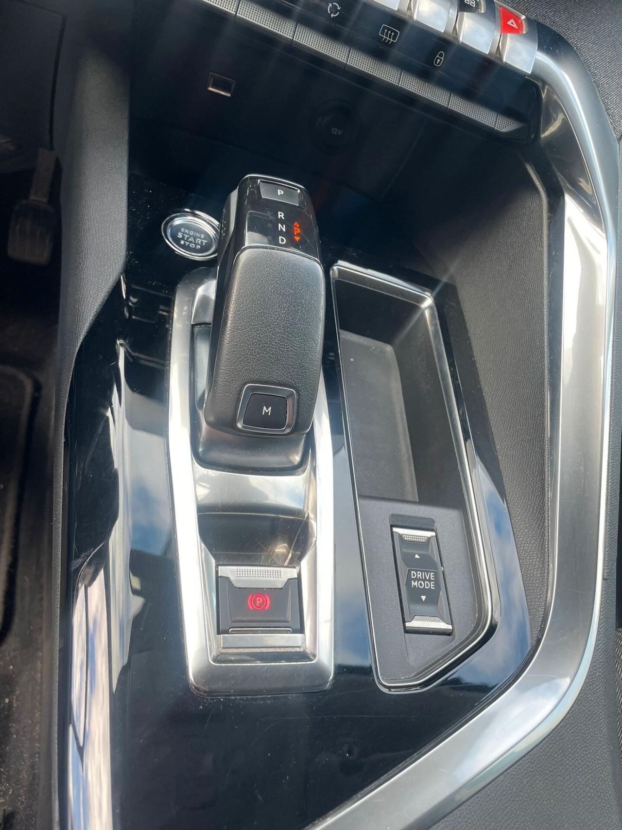 PEUGEOT 3008 1.5HDI ALLURE EAT8 130cv