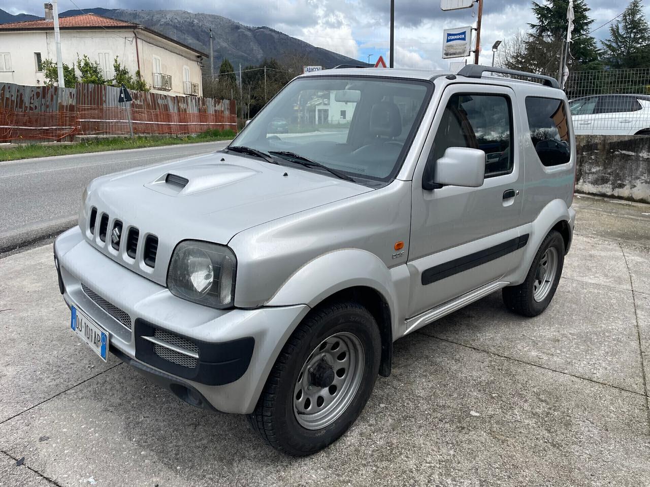 Suzuki Jimny 1.5 DDiS cat 4WD GANCIO TRAINO TAGLIANDATA 4 GOMME NUOVE