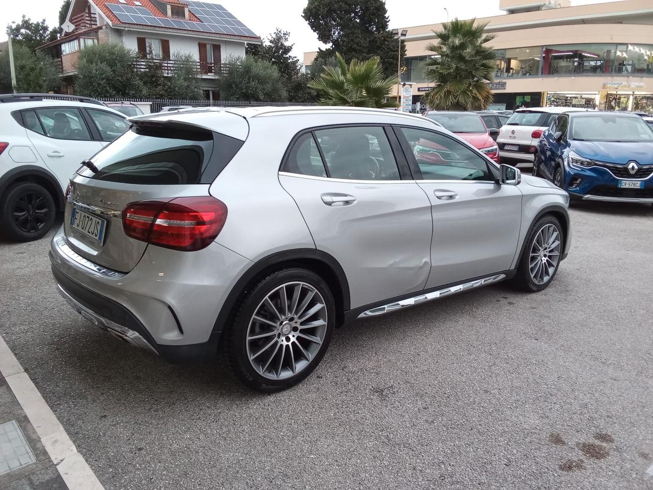 MERCEDES GLA 200D 4 MATIC PREMIUM AUTO MY17 5P